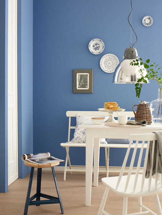 1 Küche 2 x anders diewohnblogger Skandinavische Küchen Tisch,Möbel,Azurblau,Blau,Holz,Innenarchitektur,Linie,Wand,Materialeigenschaft,Stuhl