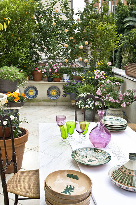 Casa C Giandomenico Florio Architetto Balcone, Veranda & Terrazza in stile moderno Fiore,Pianta,Tavolo,Mobilia,Vaso di fiori,stoviglie,Stoviglie,Verde,Botanica,Decorazione