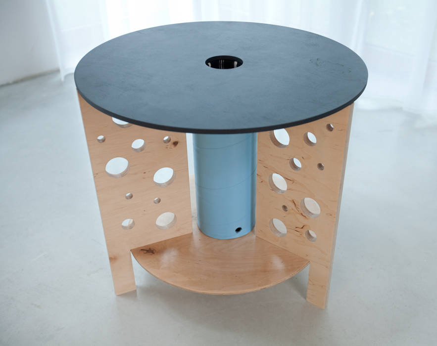 Swiss cheese table NaNowo Industrial Design Minimalistyczny pokój dziecięcy Biurka i krzesła