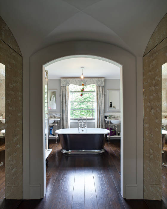 homify Classic style bathroom