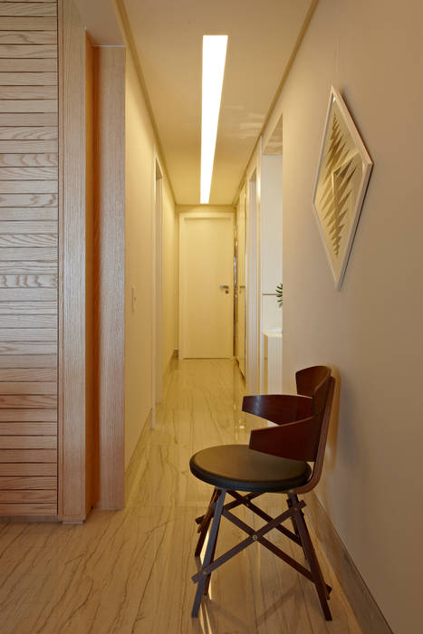 Apartamento Prainha, Coutinho+Vilela Coutinho+Vilela Corredores, halls e escadas modernos Iluminação