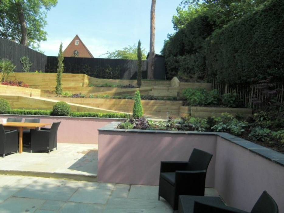 Contemporary Sloping Garden Design, Gerrards Cross Linsey Evans Garden Design Сад в стиле модерн