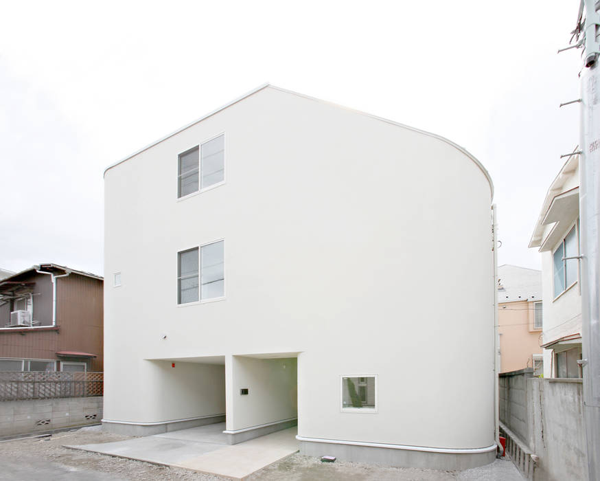 ​SLIDE HOUSE (House in Nakameguro), LEVEL Architects LEVEL Architects モダンな 家 建物,空,窓,フィクスチャ,土地区画,アーバンデザイン,グレー,家,複合材料,材料特性