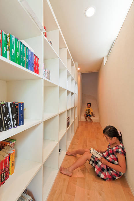 ​SLIDE HOUSE, LEVEL Architects LEVEL Architects Modern corridor, hallway & stairs