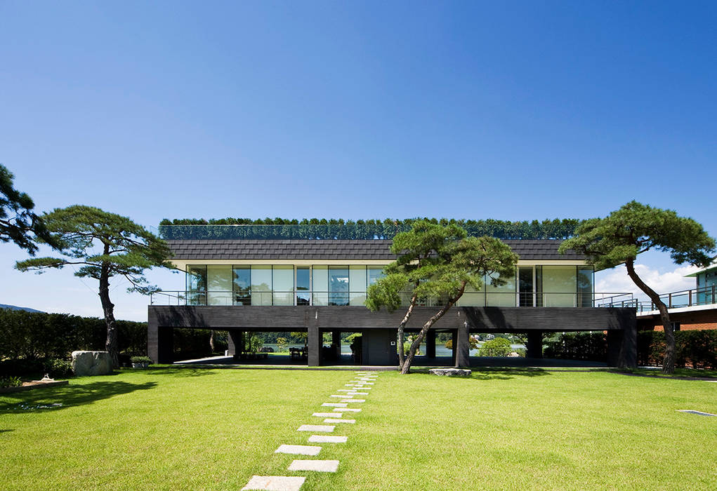 Floating House, hyunjoonyoo architects hyunjoonyoo architects Modern houses