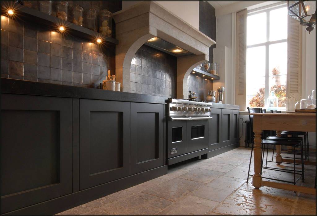 Piet Jonker Keuken Designed By David Klassieke keukens kasten,aanrecht:,Meubilair,Keuken,Hout,huis,Interieur ontwerp,Fornuis,Kraan,Vloer