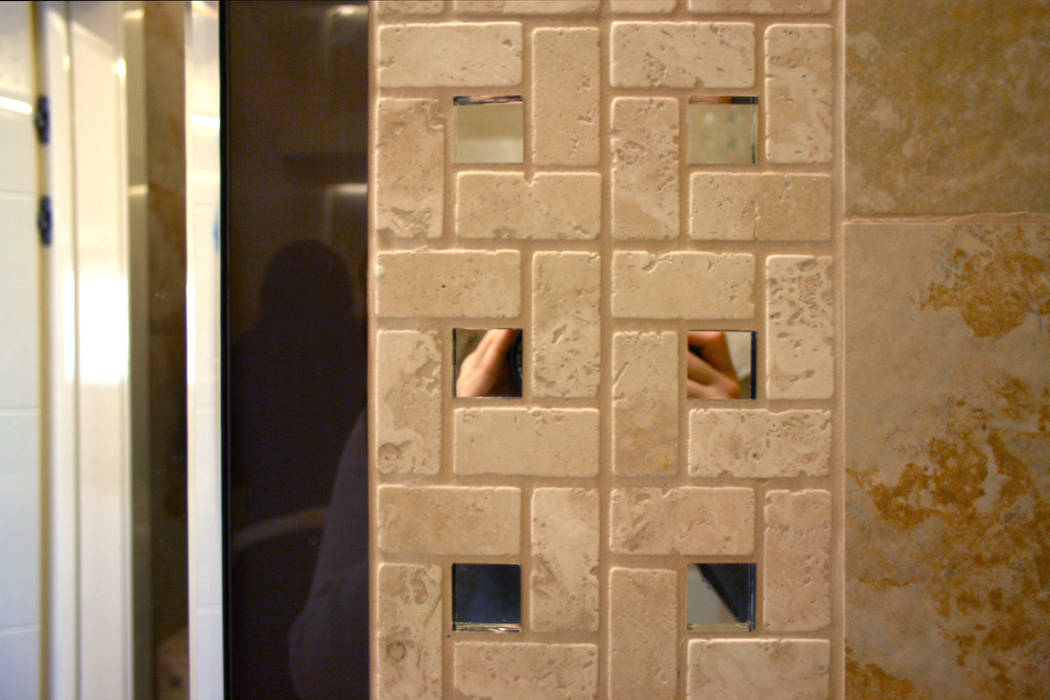 Роскошный минимализм, Yana Ryabchenko Yana Ryabchenko Minimalist style bathroom Mirrors