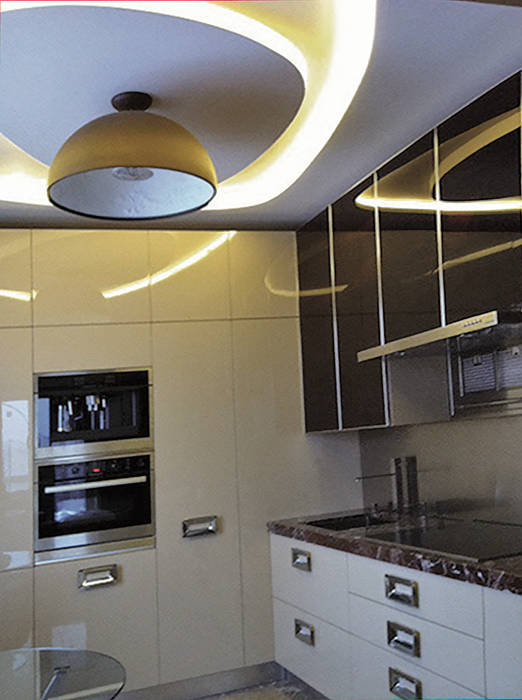 Квартира в Москве в "Чемпион-Парке" 85 м кв "Потолок в кружевах, стены в узорах", KrasnovaDesign KrasnovaDesign Modern kitchen Lighting