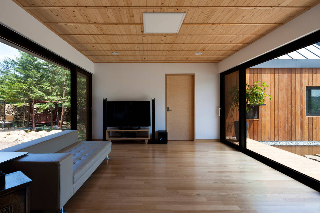 Ssangdalri House, hyunjoonyoo architects hyunjoonyoo architects Living room