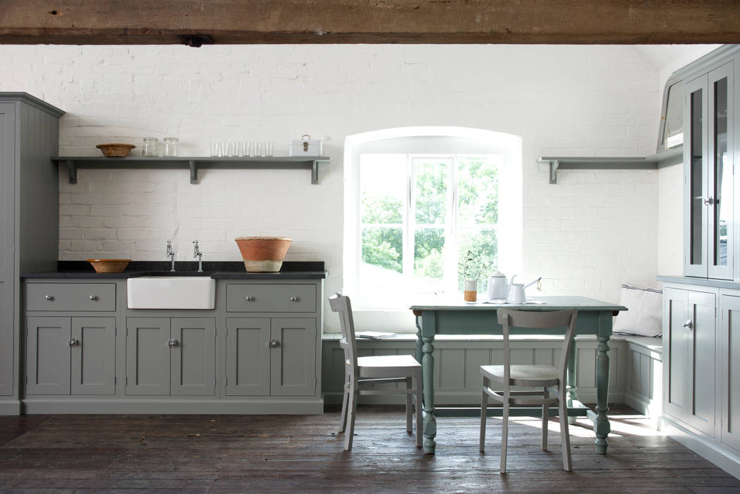 The Loft Shaker Kitchen by deVOL deVOL Kitchens ห้องครัว