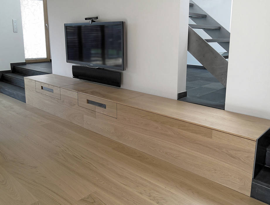 Einbaumobel Im Bereich Der Stufen Zum Wohnzimmer Von