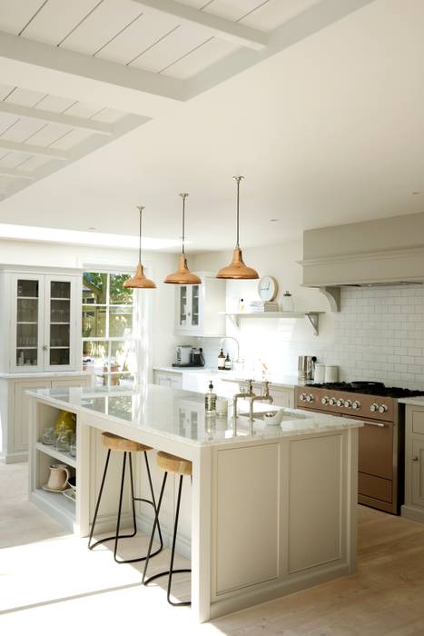 The Clapham Classic English Kitchen by deVOL deVOL Kitchens Wiejska kuchnia