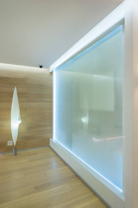 WHITE & WHITE, ANNA SHEMURATOVA \ interior design ANNA SHEMURATOVA \ interior design Minimalist walls & floors