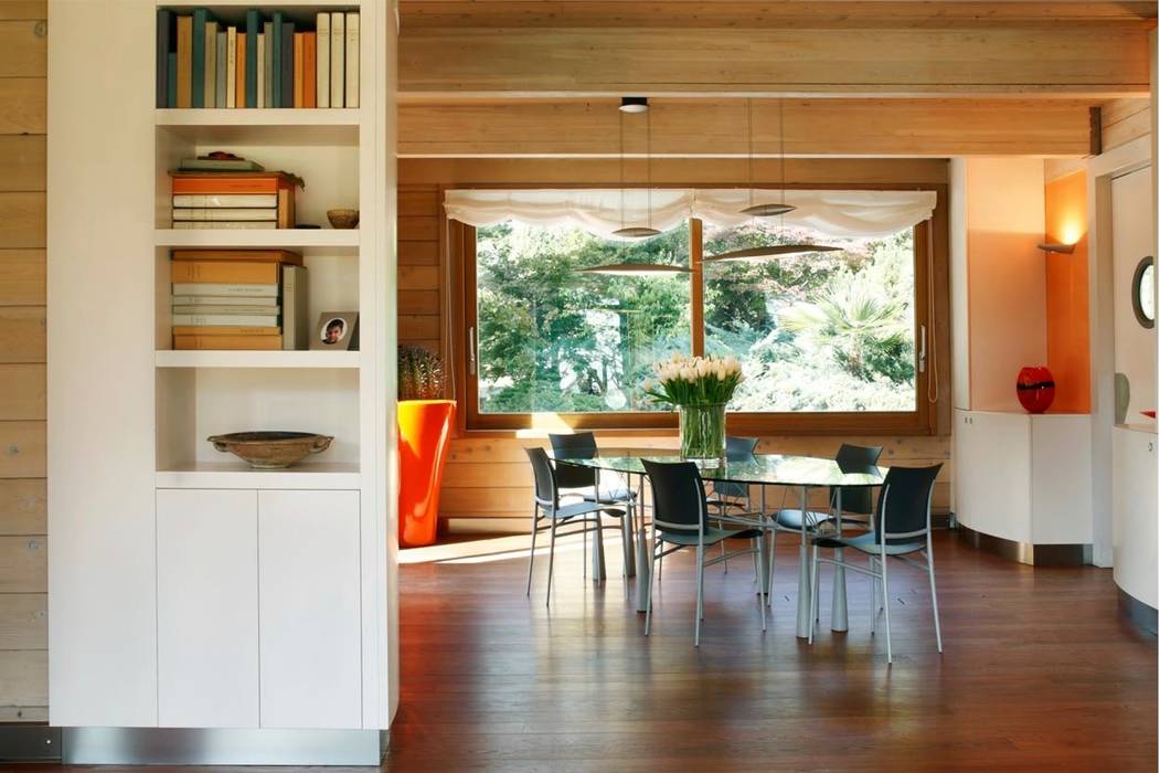 casa in legno, alberico & giachetti architetti associati alberico & giachetti architetti associati Modern dining room