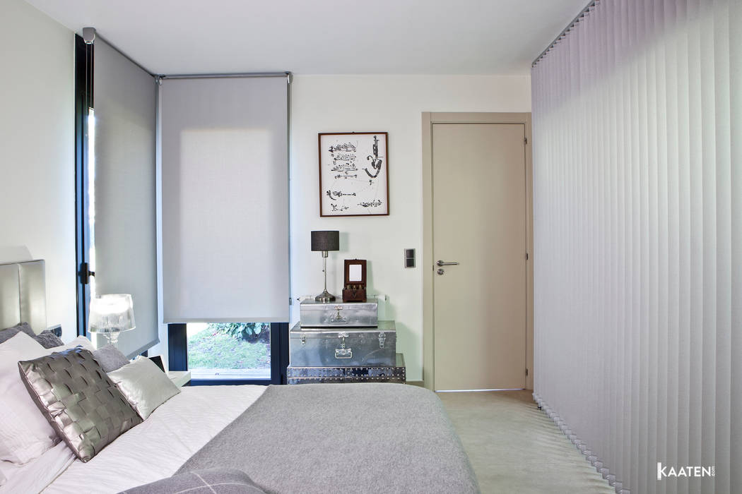 Estor enrollable dormitorio y cortina vertical - Kaaten Kaaten Dormitorios de estilo clásico