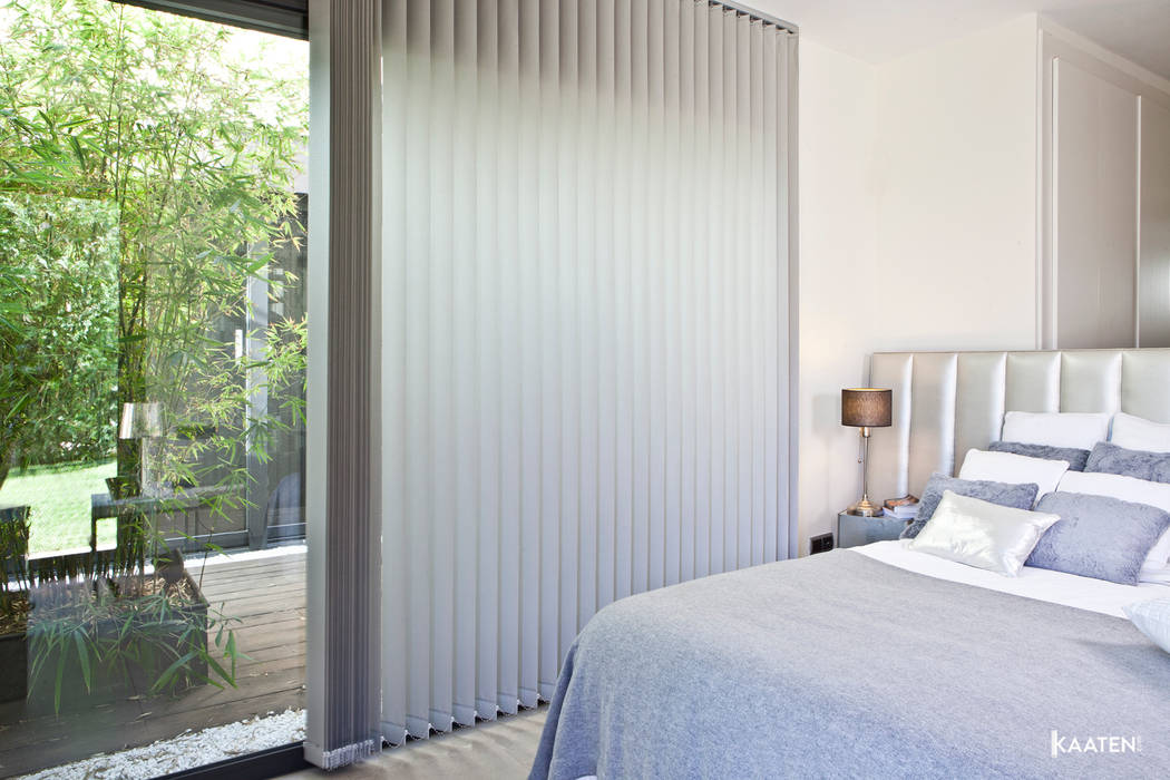 Cortinas verticales para dormitorios - Kaaten Kaaten Dormitorios de estilo moderno