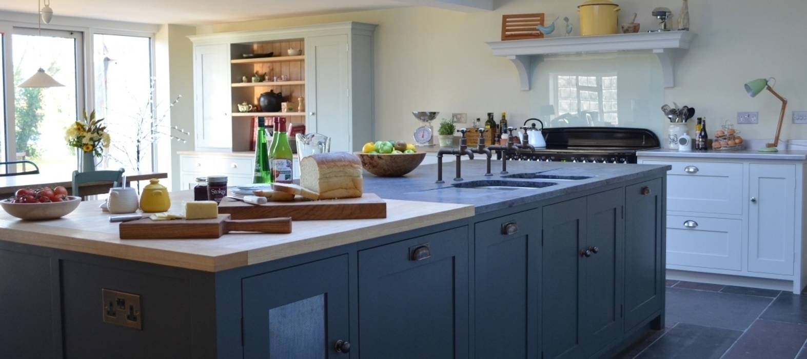 Bespoke Farmhouse Kitchen Luxmoore & Co Cocinas de estilo rural