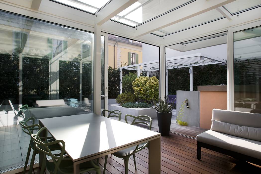 abitazione con terrazzo - Milano, luca bianchi architetto luca bianchi architetto Balcones y terrazas minimalistas