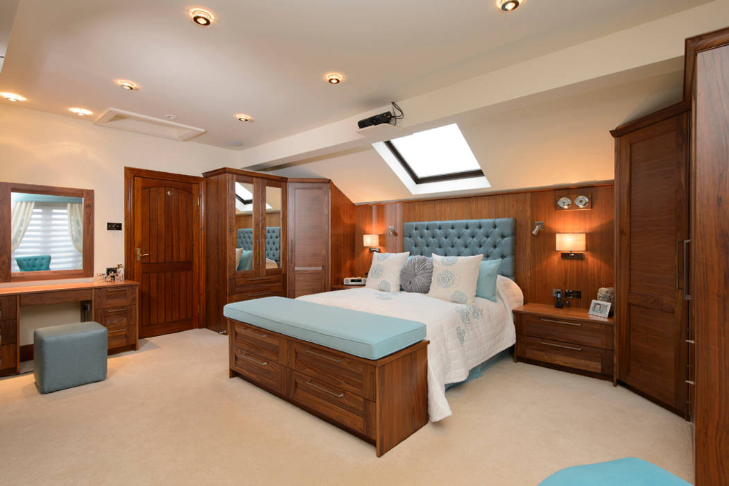 Mr & Mrs Swan's Bespoke Walnut Bedroom, Room Room 臥室