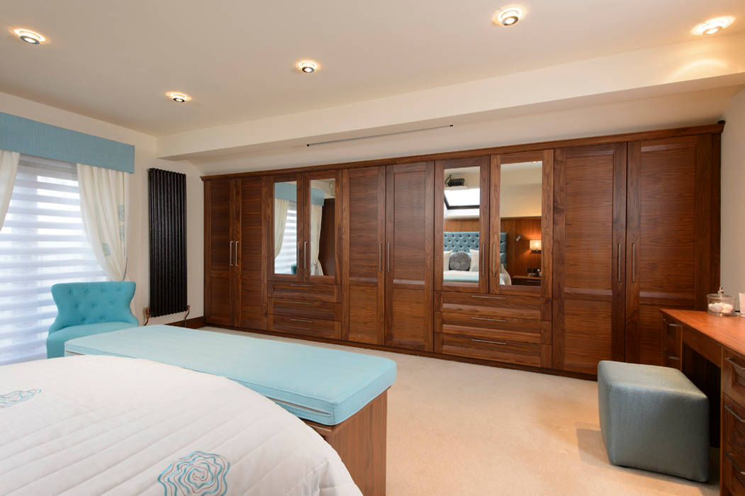 Mr & Mrs Swan's Bespoke Walnut Bedroom, Room Room Dormitorios clásicos
