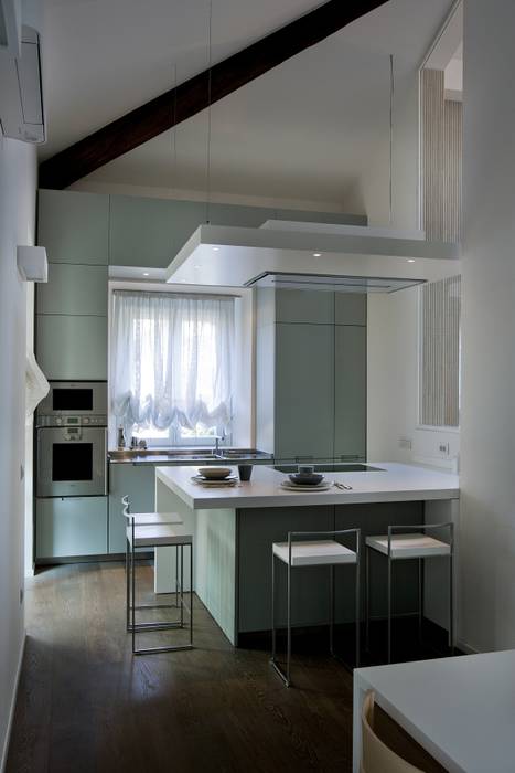 abitazione con terrazzo - Milano, luca bianchi architetto luca bianchi architetto ミニマルデザインの キッチン