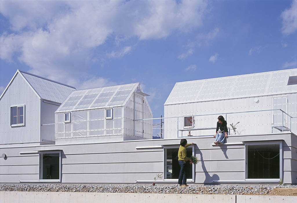 山崎町の住居, 島田陽建築設計事務所/Tato Architects 島田陽建築設計事務所/Tato Architects オリジナルな 家 クラウド,窓,空,建物,スロープ,家,グレー,木,不動産,屋根