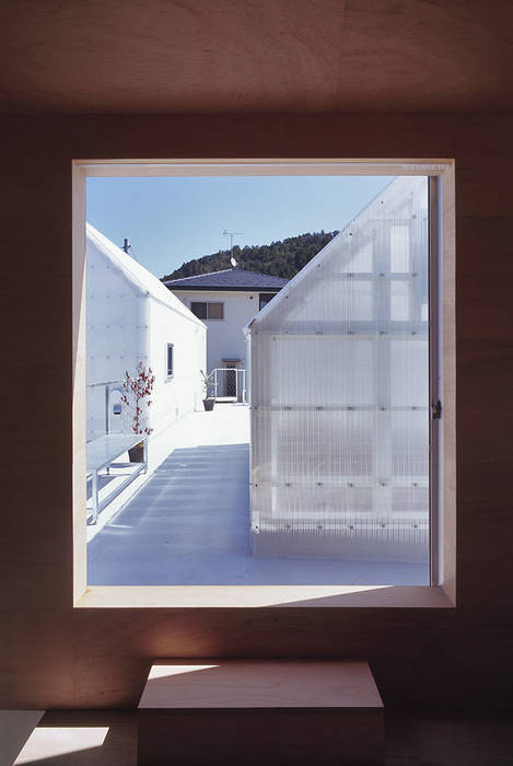 House in Yamasaki, 島田陽建築設計事務所/Tato Architects 島田陽建築設計事務所/Tato Architects minimalist style balcony, porch & terrace