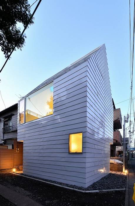 鷹番の長屋 / Townhouse in Takaban, Niji Architects／原田将史＋谷口真依子 Niji Architects／原田将史＋谷口真依子 Case in stile minimalista