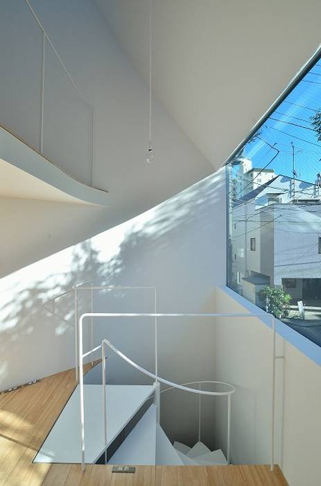 鷹番の長屋 / Townhouse in Takaban, Niji Architects／原田将史＋谷口真依子 Niji Architects／原田将史＋谷口真依子 미니멀리스트 거실