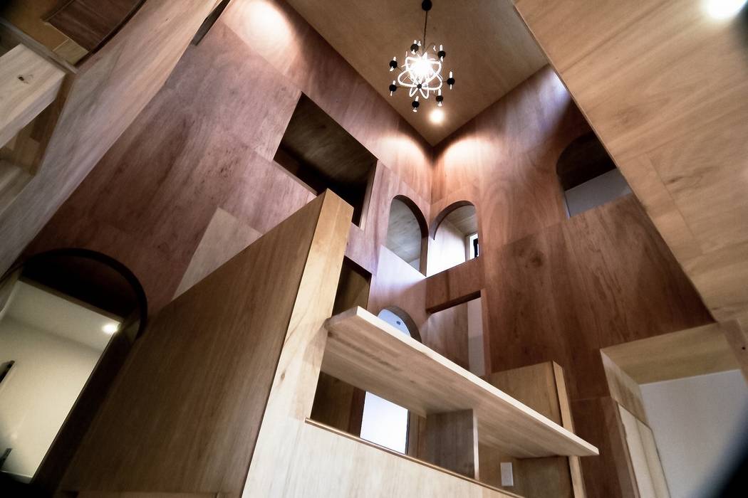 Ik-house AtelierorB ミニマルデザインの 多目的室 合板（ベニヤ板） 合板,合板の壁,木の壁,木の天井,吹き抜け