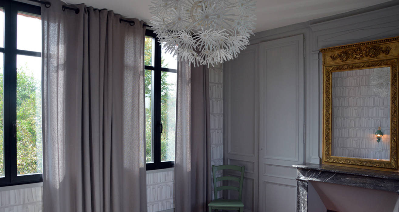 Petit Manoir Normand, AGENCE APOLLINE TERRIER AGENCE APOLLINE TERRIER Dormitorios de estilo clásico