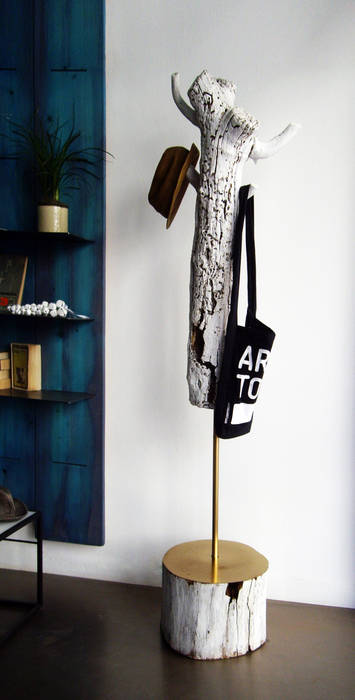 "countree"_appendiabiti, Mighali_Faggiano studio Mighali_Faggiano studio Mediterranean style corridor, hallway and stairs Clothes hooks & stands