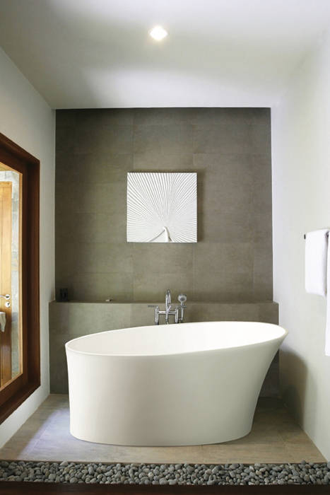 Delicata Slipper Bath BC Designs Minimalist bathroom Bathtubs & showers