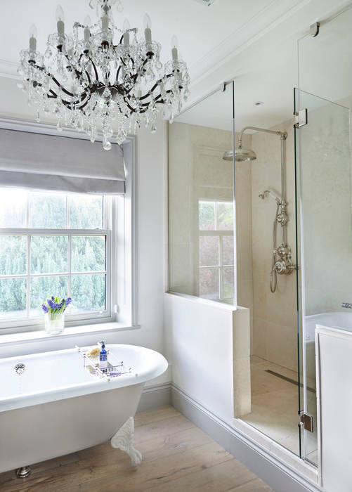 Drummonds Case Study: Georgian Farmhouse, Surrey homify Salle de bain rurale Baignoires & douches