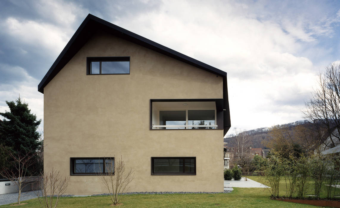 Mehrfamilienhaus Wiesengrundstrasse, weberbuess Architekten SIA weberbuess Architekten SIA クラシカルな 家