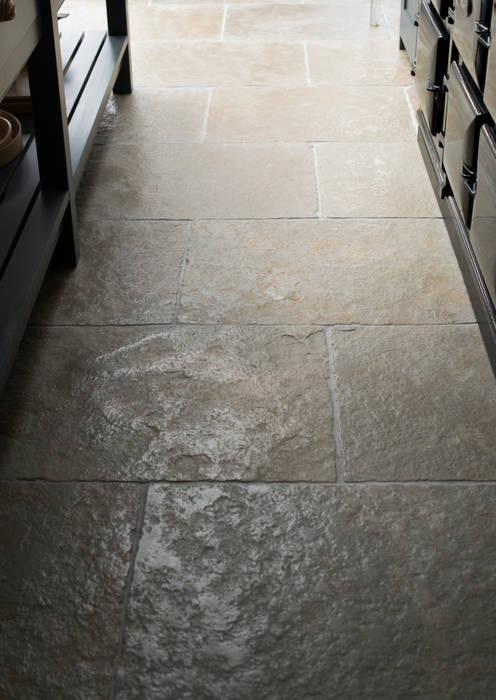 The Hampton Court Kitchen Floors of Stone Ltd Landhaus Küchen