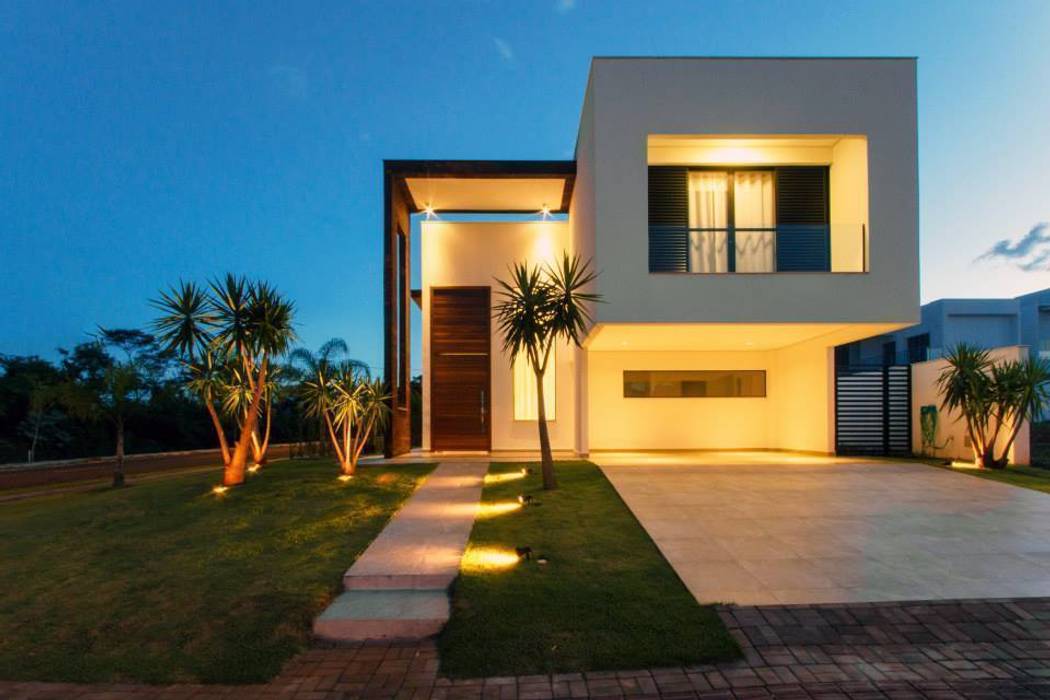 Fachada frontal Santos Arquitetura Minimalist garage/shed