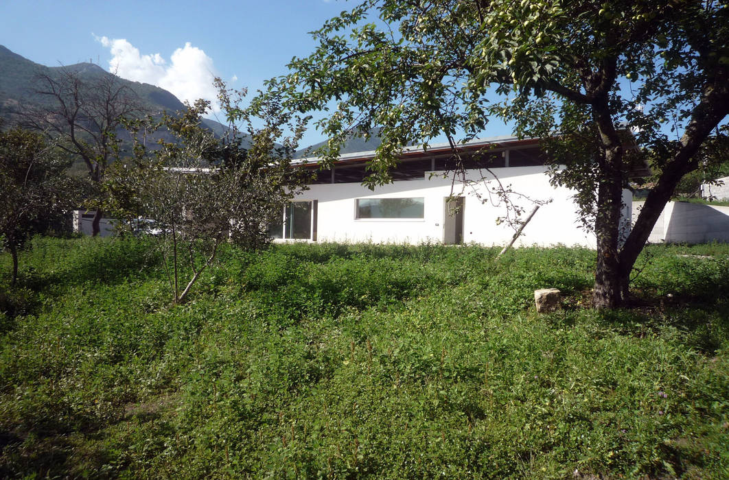 Casa a Corte, raffaele iandolo architetto raffaele iandolo architetto Modern houses