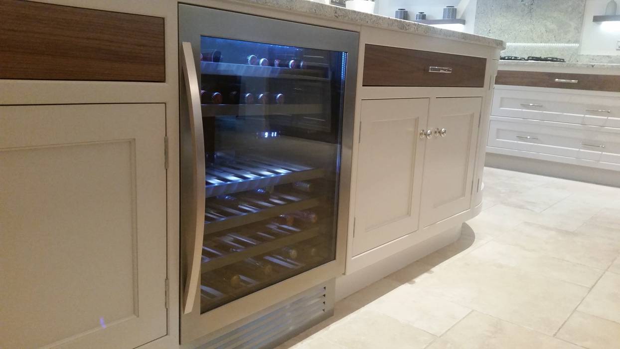 Wine chiller Place Design Kitchens and Interiors قبو النبيذ قبو النبيذ
