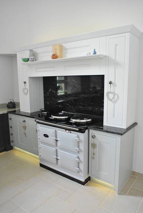 Bespoke Painted Kitchen, Elgin, Moray, Scotland UK, Glenlith Interiors (Scotland) Ltd Glenlith Interiors (Scotland) Ltd Klassieke keukens