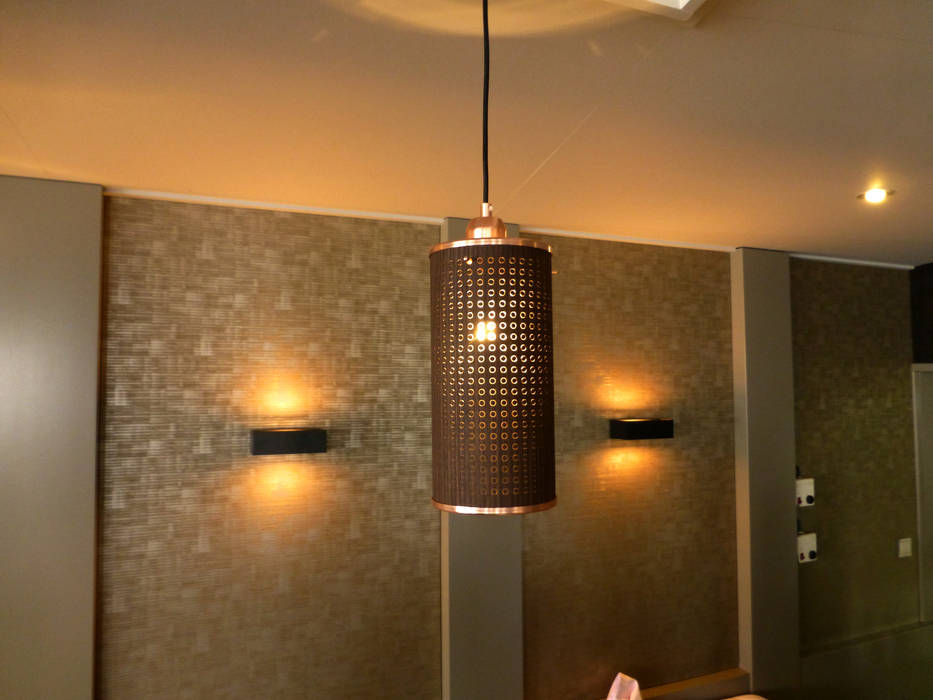 Sparkle hanglampen in een restaurant in België DesignStudioVandaag Moderne woonkamers Verlichting