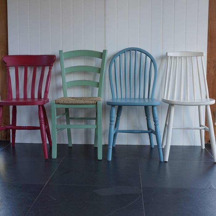 Mismatched Dining Chairs Rectory Blue Comedores de estilo rural Sillas y bancos