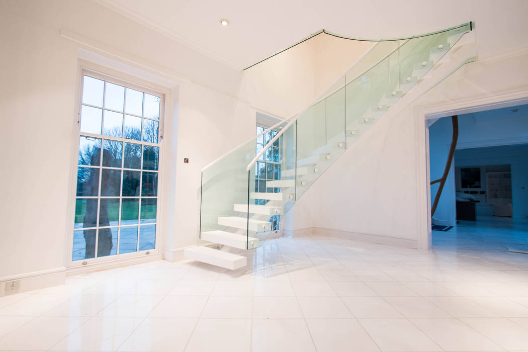 White Modern Middle-spine Staircase Railing London Ltd บันได บันได