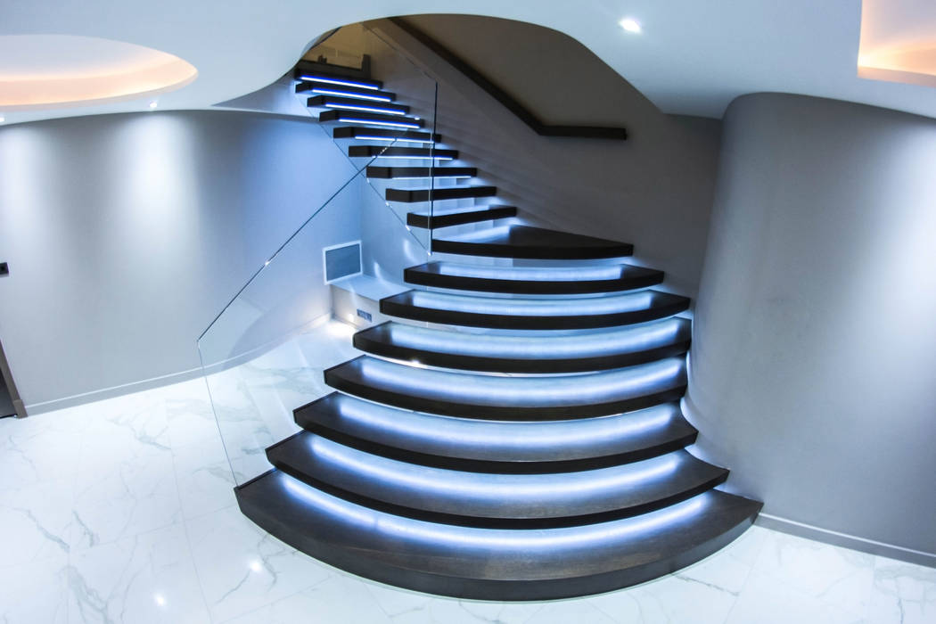 Exclusive Cantilever Floating staircase with LED Lights Railing London Ltd Escadas Escadas