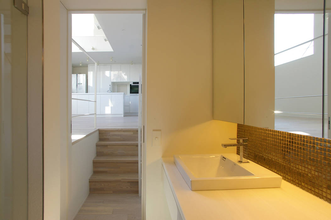 House I, 森吉直剛アトリエ/MORIYOSHI NAOTAKE ATELIER ARCHITECTS 森吉直剛アトリエ/MORIYOSHI NAOTAKE ATELIER ARCHITECTS Minimalist style bathrooms
