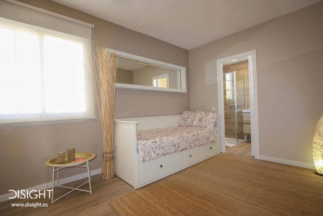 dorm 4 en suite DISIGHT Dormitorios de estilo moderno