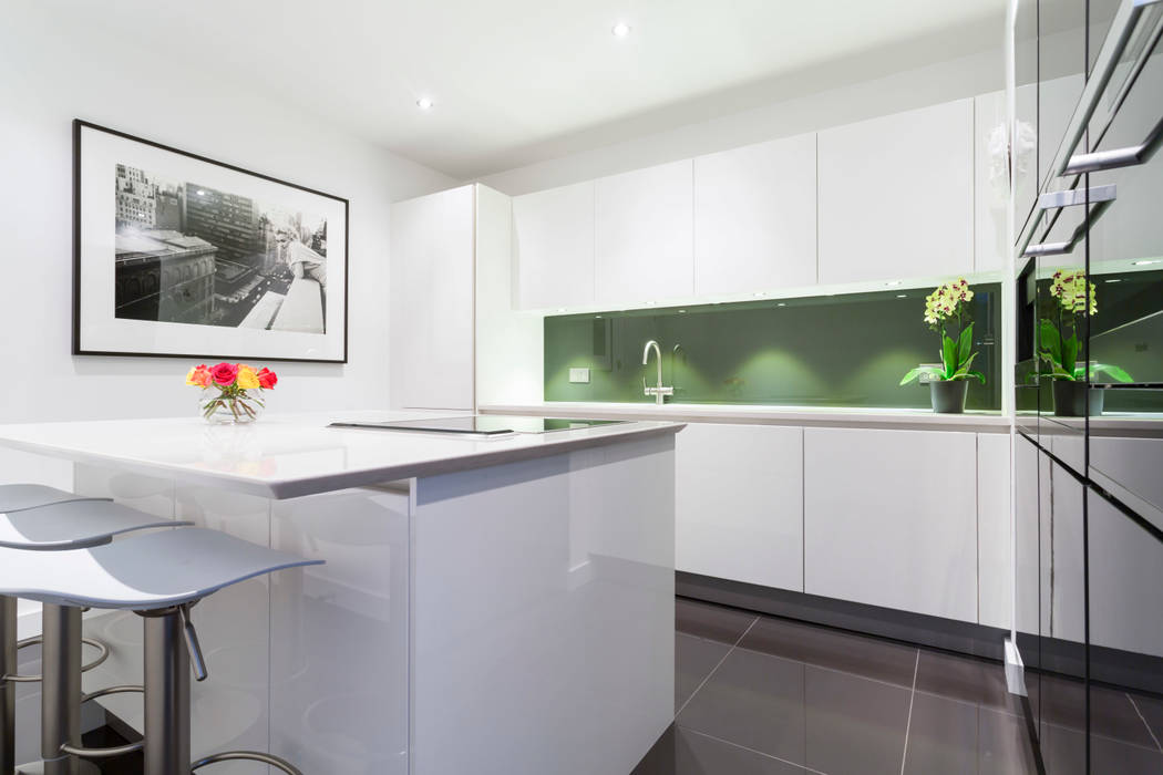 White gloss lacquer kitchen island​ LWK London Kitchens 現代廚房設計點子、靈感&圖片