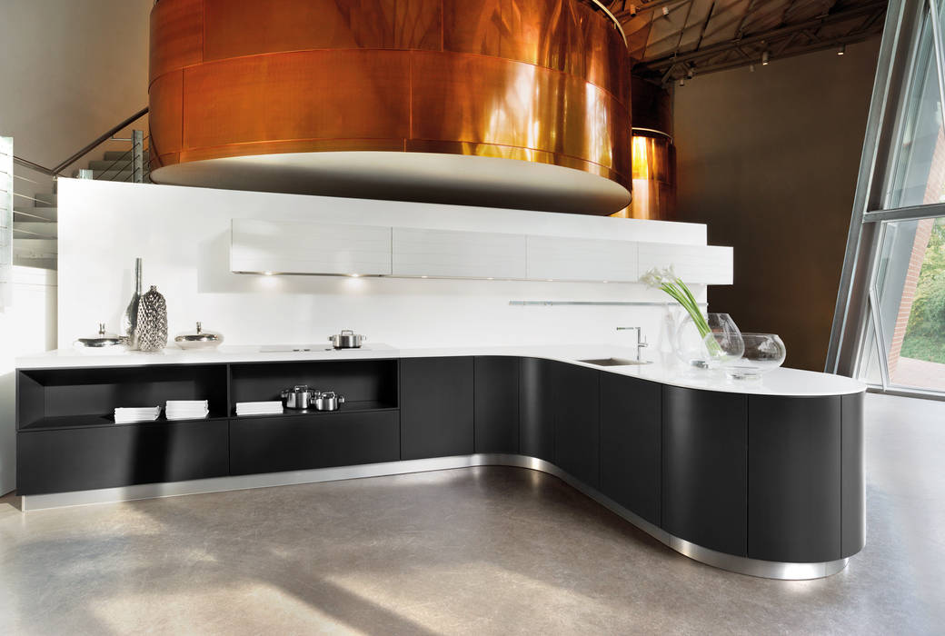 ​Curved black matt kitchen design LWK London Kitchens Cucina in stile industriale