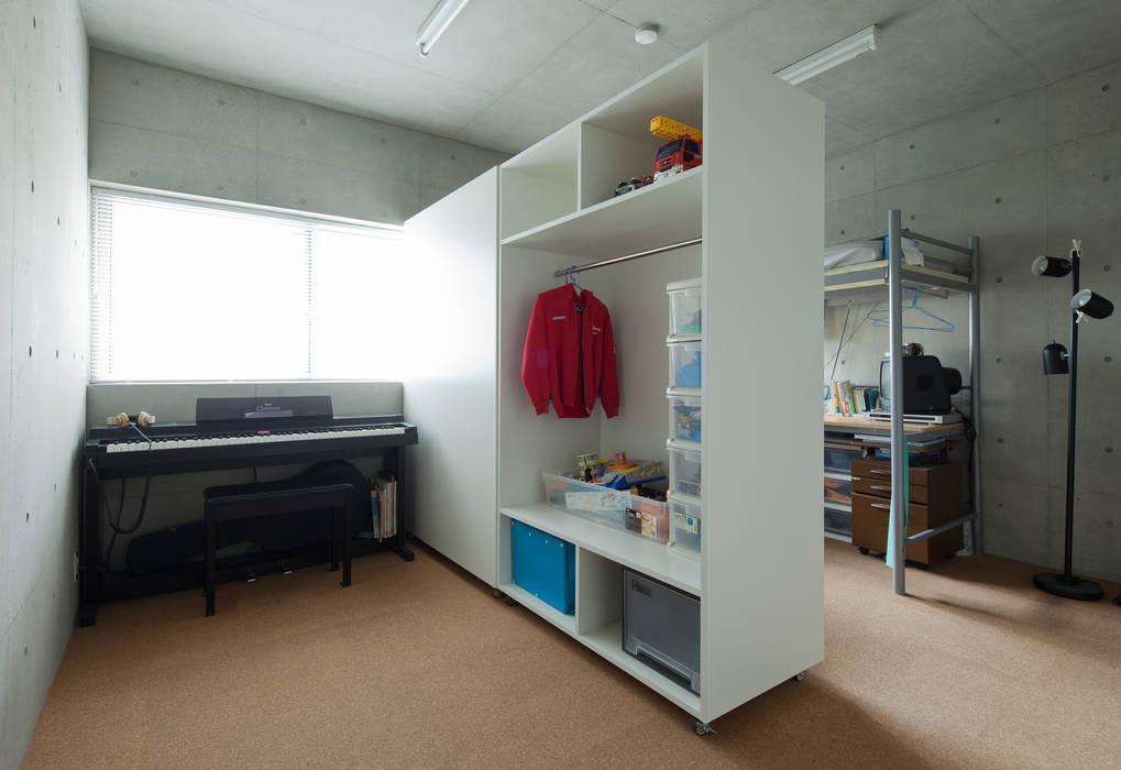 小さくて広い家, Studio R1 Architects Office Studio R1 Architects Office モダンデザインの 子供部屋