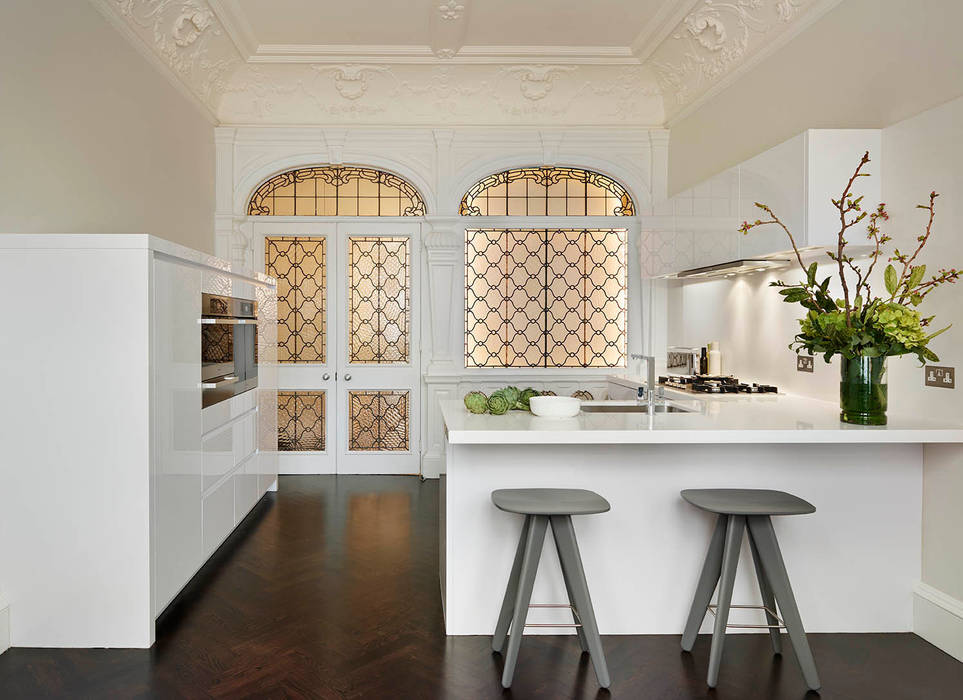 A Modern and Gorgeous White Kitchen Located in Knightsbridge, Elan Kitchens Elan Kitchens Moderne keukens